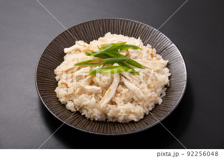 鶏肉飯 台湾風の蒸し鶏入り混ぜご飯 (チーローファン・ジーローハン・ジーローファン) 鶏肉飯 台湾風の蒸し鶏入り混ぜご飯 (チーローファン・ジーローハン・ジーローファン) 92256048