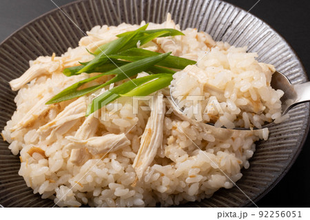 鶏肉飯 台湾風の蒸し鶏入り混ぜご飯 (チーローファン・ジーローハン・ジーローファン) 鶏肉飯 台湾風の蒸し鶏入り混ぜご飯 (チーローファン・ジーローハン・ジーローファン) 92256051