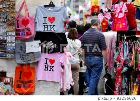 トップ 香港の服はなぜ安い