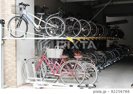 マンションの自転車置き場 92256766