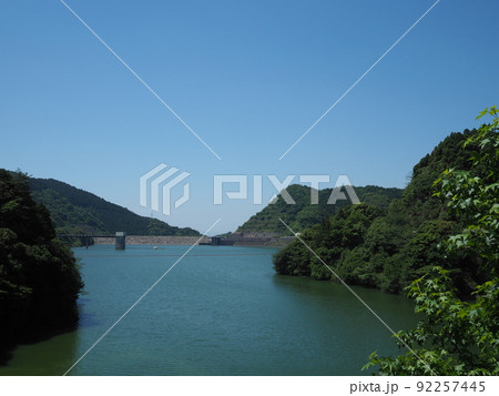 新緑の米泉湖(山口県下松市) 新緑の米泉湖(山口県下松市) 92257445