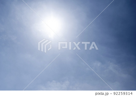 夏空の太陽と雲 横浜 夏空の太陽と雲 横浜 92259314