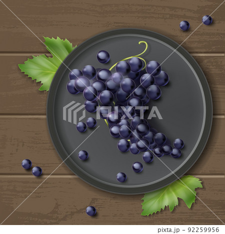 Bunch of grapes 92259956