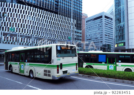 大阪梅田 阪神前交差点から見た車 大阪梅田 阪神前交差点から見た車 92263451