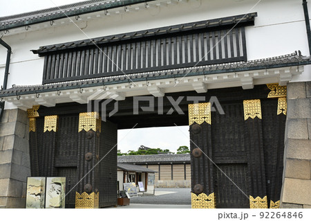 日本100名城・二条城　東大手門 92264846