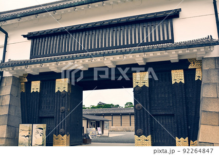 日本100名城・二条城　東大手門 92264847