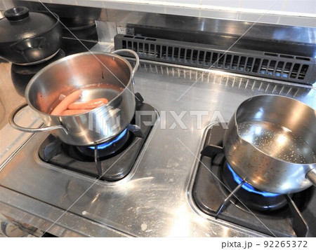 鍋　調理中　料理中　調理 92265372