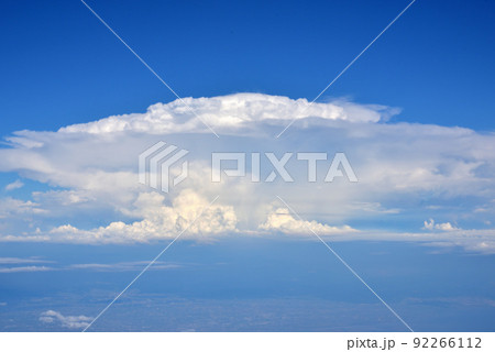 巨大積乱雲　かなとこ雲　スーパーセル　定期便旅客機より空撮　 92266112