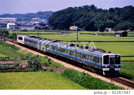 2003年 宇野線を走る213系快速マリンライナー6両の写真素材 [92267487