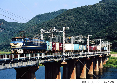 2003年 山陽本線を走るEF6654コンテナ貨物列車 2003年 山陽本線を走るEF6654コンテナ貨物列車 92267520