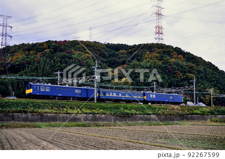 2003年　東海道線を走るクモヤ145サンドイッチマヤ検 92267599