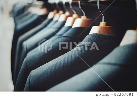 紳士服とハンガー 92267691