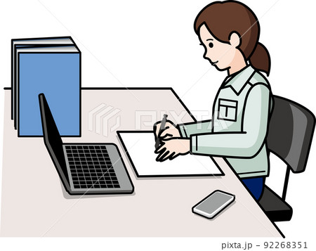 作業着でデスクワークをする女性 92268351
