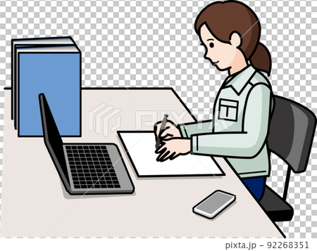 作業着でデスクワークをする女性 92268351