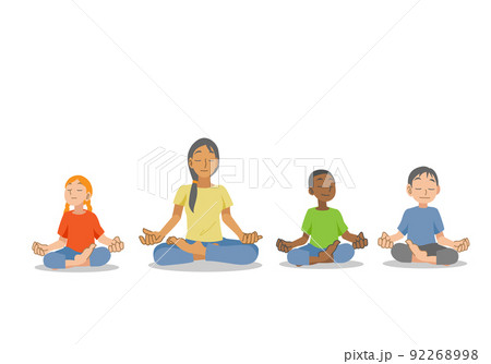 瞑想する多民族の子供たちと教師 92268998
