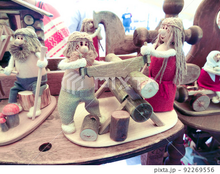 Russian folk crafts - traditional toys - playful little figurines of men 92269556