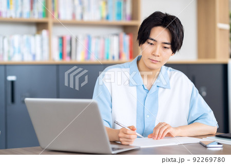 大学生 キャンパスライフ 勉強 教育 Z世代 パソコン オンライン 大学生 キャンパスライフ 勉強 教育 Z世代 パソコン オンライン 92269780