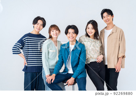 大学生　キャンパスライフ　Z世代　友達　仲間 92269880
