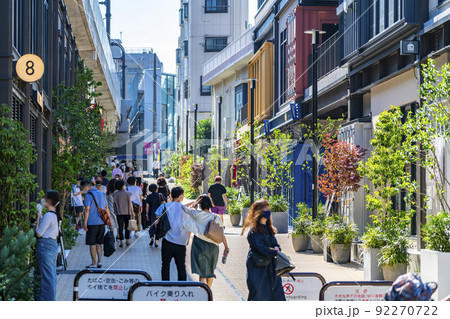 【東京都】様々なお店が立ち並ぶミカン下北 92270722