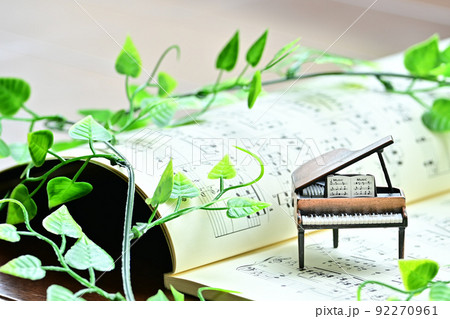 美しいグランドピアノのイメージ写真 92270961