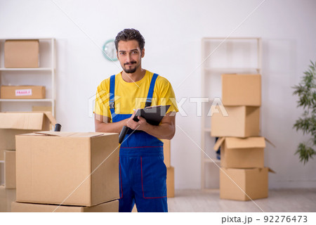 Young male contractor doing home relocation 92276473