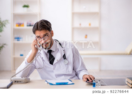 Young male doctor radiologist working in the clinic 92276644