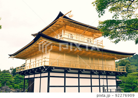 京都・金閣寺 92276909