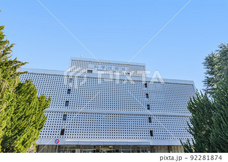 東京都千代田区　快晴の科学技術館 92281874