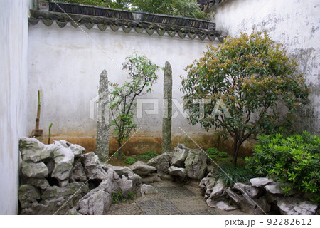 中国 蘇州の古典庭園 網師園の光景 蘇州古典園林 世界遺産の中国式庭園 中国 蘇州の古典庭園 網師園の光景 蘇州古典園林 世界遺産の中国式庭園 92282612