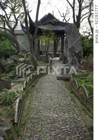 中国　蘇州の古典庭園　滄浪亭の光景　蘇州古典園林　世界遺産の中国式庭園 92282777
