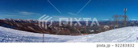 ダイナランドと高鷲スノーパークの分岐点ベータライナー山頂駅からのパノラマ ダイナランドと高鷲スノーパークの分岐点ベータライナー山頂駅からのパノラマ 92283832