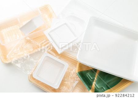 プラスチックごみ 白バック プラスチックごみ 白バック 92284212