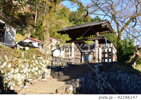 群馬県安中市　中山道碓氷関所跡と青空 92286247