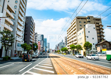 中区寺町電停から十日市交差点方面を展望しています。市内中心部より少し離れた市街地風景です。広島県 中区寺町電停から十日市交差点方面を展望しています。市内中心部より少し離れた市街地風景です。広島県 92287762