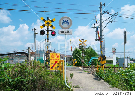 瀬戸大橋線単線区間にある警報器が鳴り始めた第二寛川踏切　岡山県岡山市南区 92287802