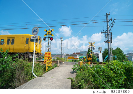 瀬戸大橋線単線区間にある普通電車が通過する第二寛川踏切1 岡山県岡山市南区 瀬戸大橋線単線区間にある普通電車が通過する第二寛川踏切1 岡山県岡山市南区 92287809