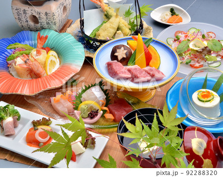 彩りが華やかな女性向けの会席料理のイメージ 92288320
