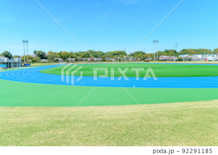 春空を背景に「益城町総合運動公園」パノラマ風景 春空を背景に「益城町総合運動公園」パノラマ風景 92291185