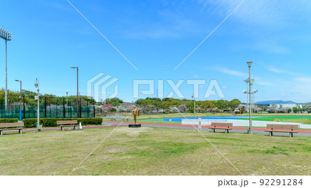 春空を背景に「益城町総合運動公園」パノラマ風景 春空を背景に「益城町総合運動公園」パノラマ風景 92291284