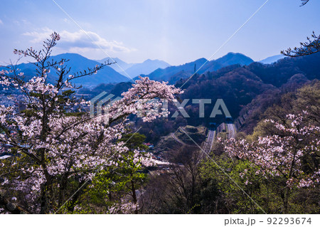 岩殿城跡からの中央道 岩殿城跡からの中央道 92293674