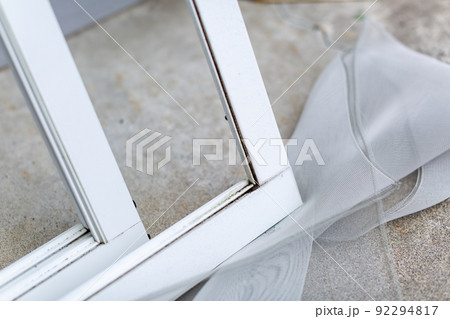 網戸の張替え　DIY　洗い 92294817