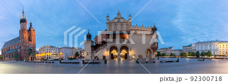 Krakow. Panorama of the market square at dawn. 92300718