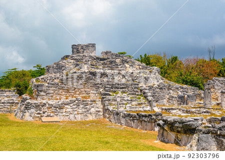 Ancient ruins of Maya in El Rey Archaeological Zone near Cancun, Yukatan, Mexico Ancient ruins of Maya in El Rey Archaeological Zone near Cancun, Yukatan, Mexico 92303796