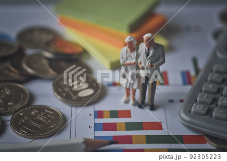 シニア夫婦とマネープラン 92305223