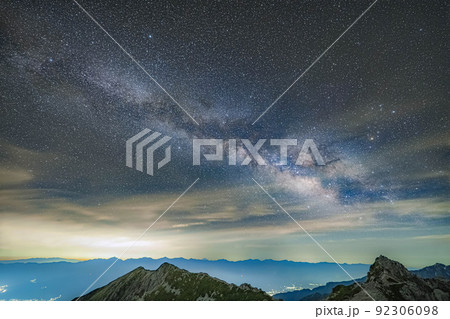 【天の川素材】千畳敷カール・中岳山頂から見た天の川　新星景【長野県】 92306098