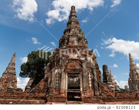 ワット・チャイワッタナラームの仏塔 92308123