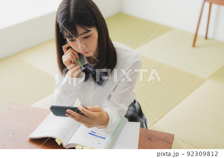 女子高生 受験勉強イメージ 女子高生 受験勉強イメージ 92309812