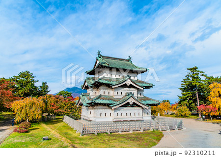 青森県 弘前城 ~紅葉に染まる天守~ 青森県 弘前城 ~紅葉に染まる天守~ 92310211