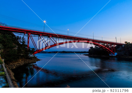 天草五橋　松島橋（五号橋）の夜明け　【熊本県天草市】 92311796