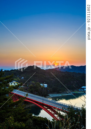 天草五橋　松島橋（五号橋）の夜明け　【熊本県天草市】 92311802